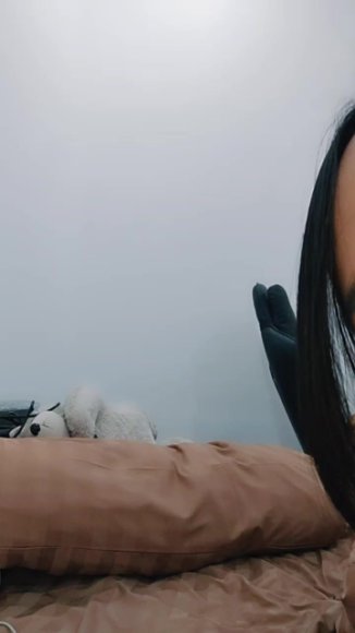 Tante Bohay Main Jari Sambil Desah di Sofa