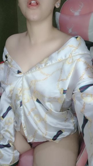 Tante Montok Main Jari Sambil Desah di Kamar Mandi