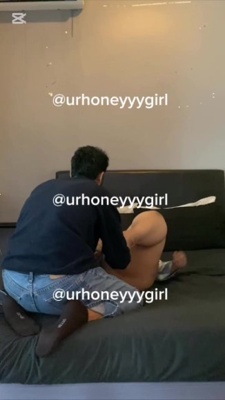 ABG Main Jari Sambil Desah di Kamar Kos