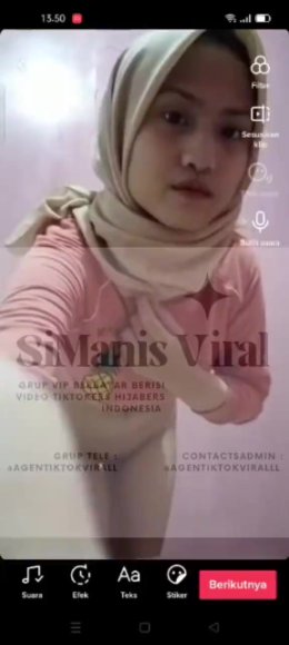 Cewek Kacamata Colmek Brutal di Sofa