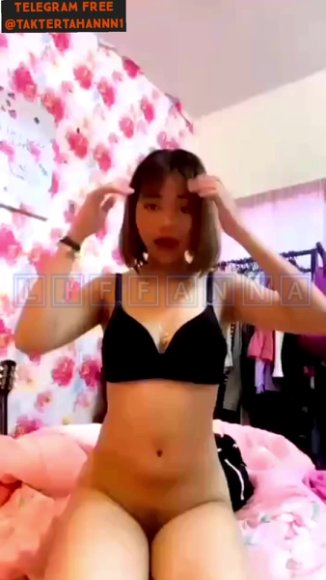 Siswi Nakal Live Show Buka CD di Dapur