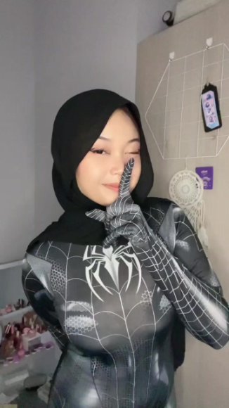 Tante Bohay Rekam Sambil Coli di Meja Belajar