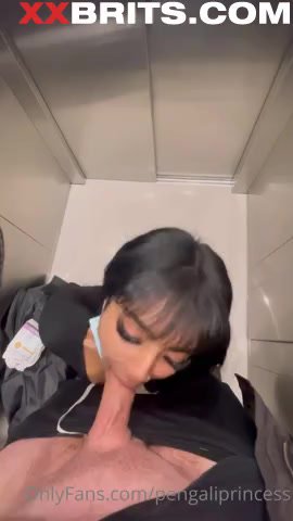 Janda Sange Minta Dientot Keras di Dapur