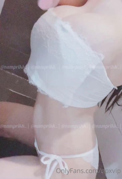 Cewek Jilbab Sange Berat Langsung Ngewe di Toilet Sekolah
