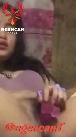 Cewek Jilbab Main Jari Sambil Desah di Toilet Sekolah
