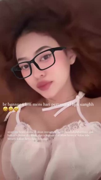 Tante Montok Sange Berat Langsung Ngewe di Sofa