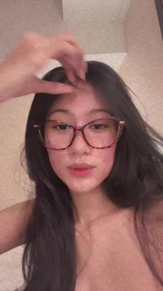 Cewek Genit Sange Berat Langsung Ngewe di Ruang Tamu