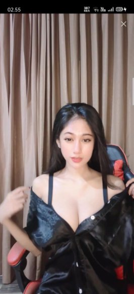 Siswi Nakal Live Show Buka CD di Ruang Tamu