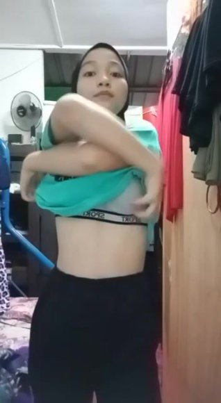 Tante Bohay Dientot dari Belakang di Kamar Mandi