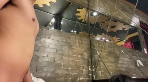 ABG Ngentot Tanpa Ampun di Bawah Meja